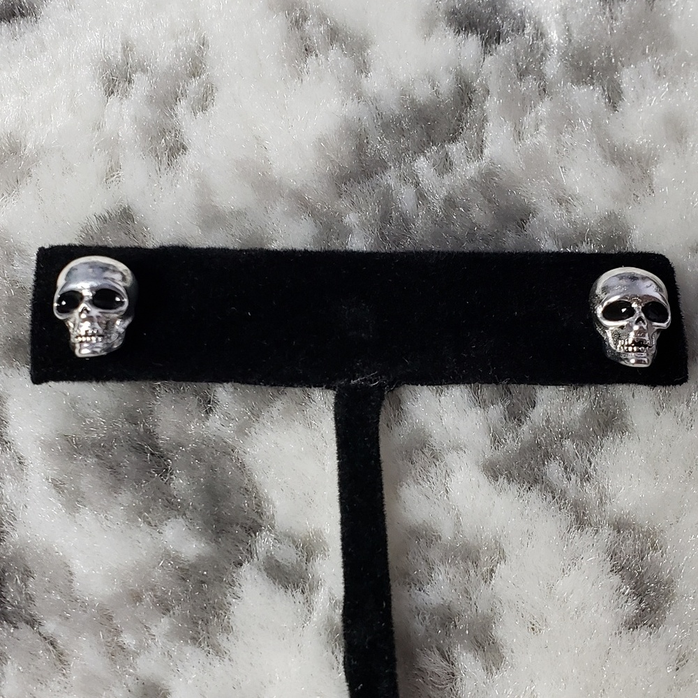 Skulls 💀 Silver Plated Halloween Punk Goth Stud - Picture 2 of 5
